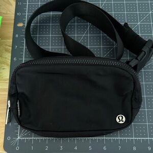 lululemon athletica Everywhere Black Belt Bag 1L